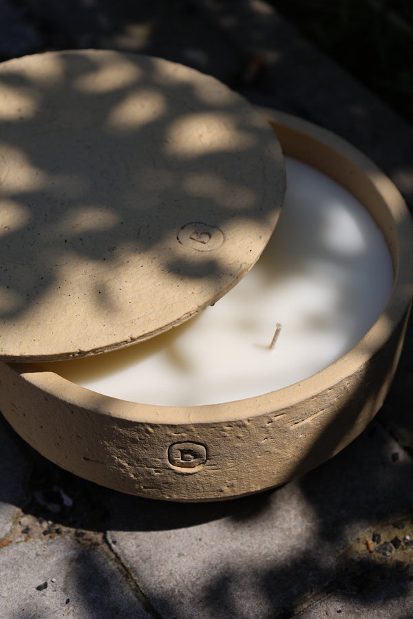 Buitenkaars met deksel beige