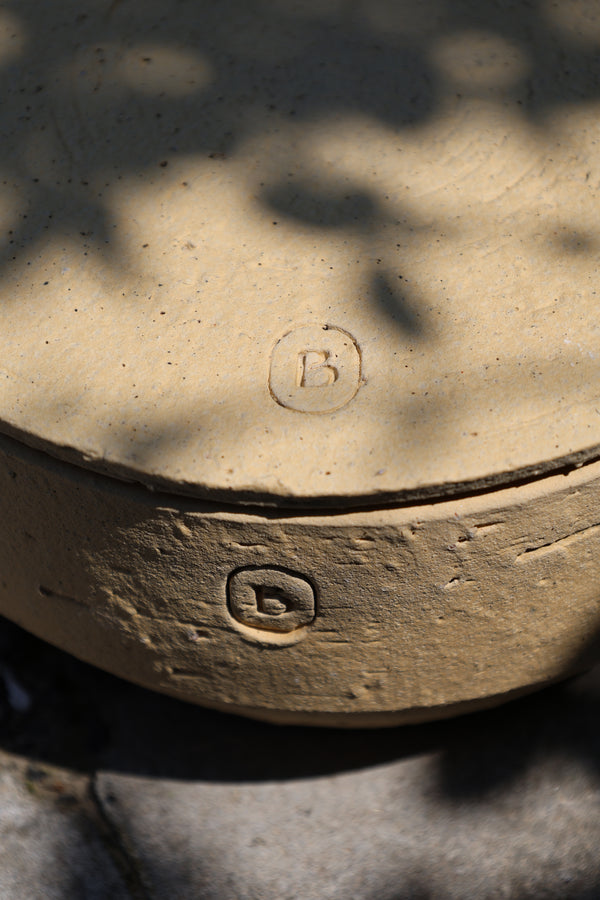 Buitenkaars met deksel beige
