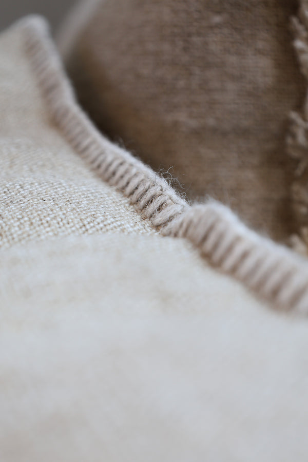 Kussen 'Anton Sand Ivory' - Omar Antwerp - 40x60cm