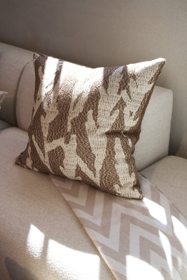 Kussen 'Gustave beige/brown' - Omar Antwerp - 65x65cm