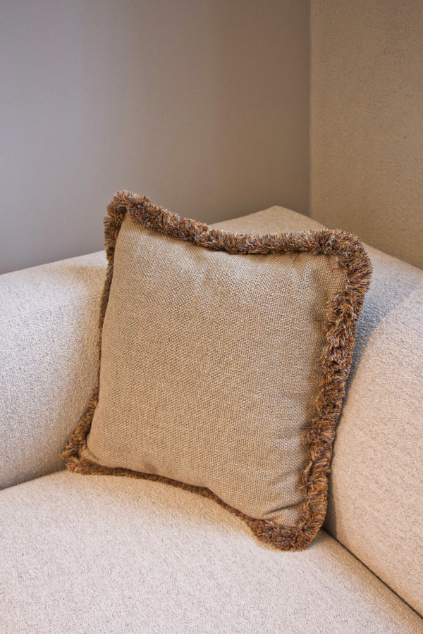 Kussen 'Adam With Marabou' - Omar Antwerp - 50x50cm