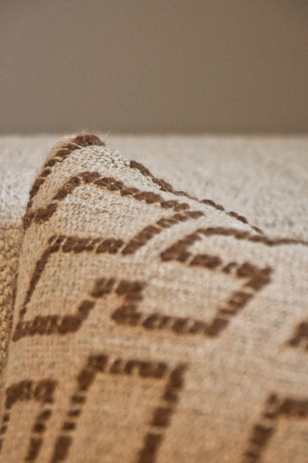 Kussen 'Connor Brown' - Omar Antwerp - 40x60cm