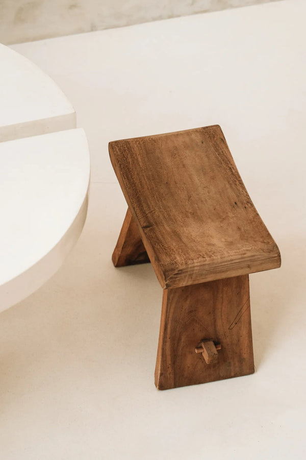 The Suar Stool - naturel - Suar Wood - Bazar Bizar